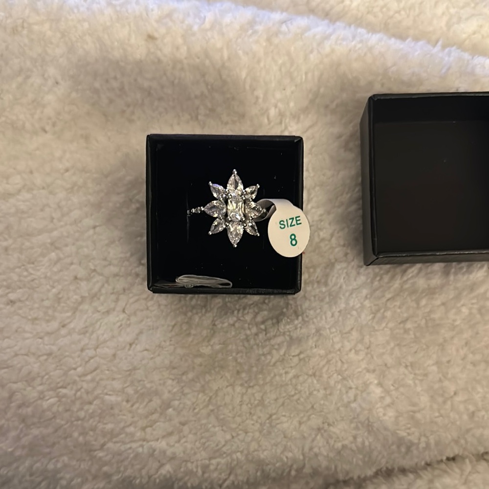 Elegant Silver Starburst Ring size 8 NWT